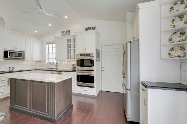 Building Photo - 13810 Cross Pointe Ct