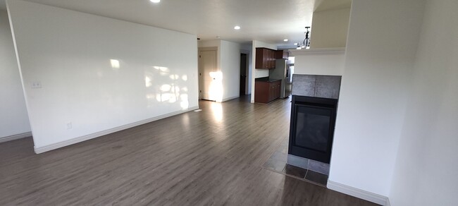 Building Photo - Beautiful Salt Lake Townhome!!!