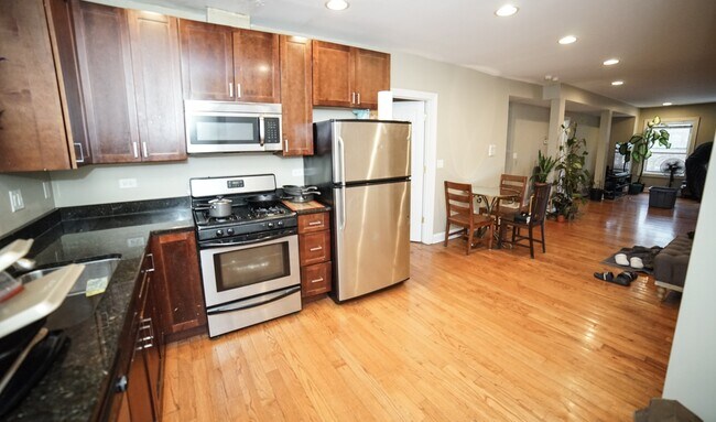 Building Photo - 6100 N Talman Ave