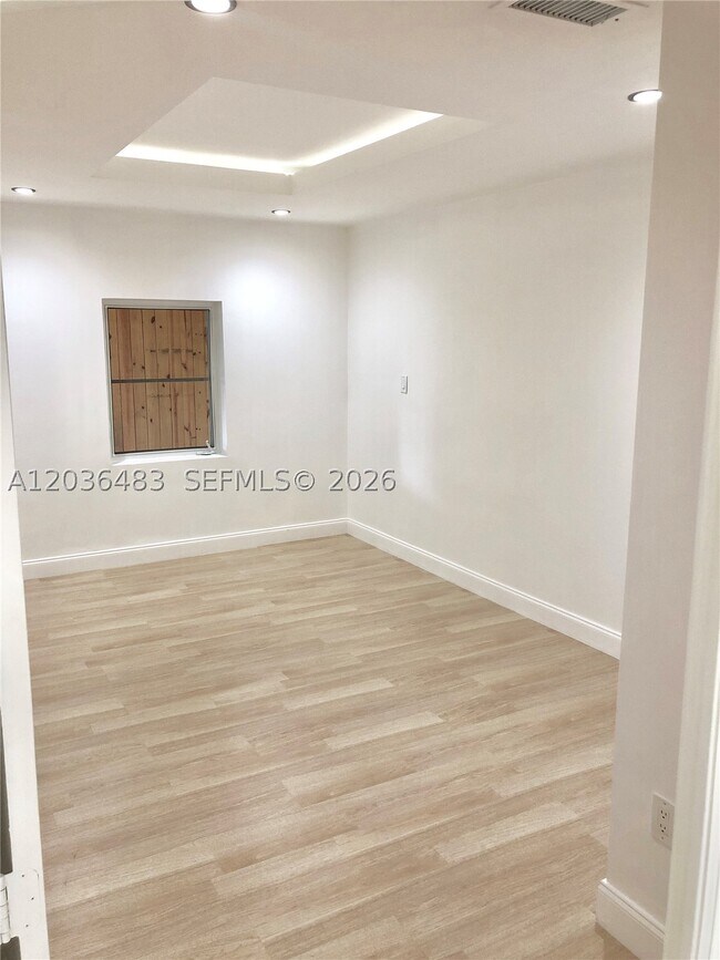 Building Photo - 1272 NE 145th St