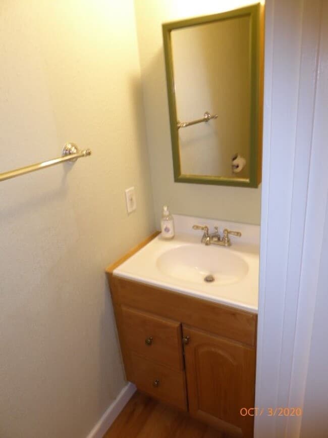 Building Photo - Beautiful 2 Story 3 Bed 2.5 Bath