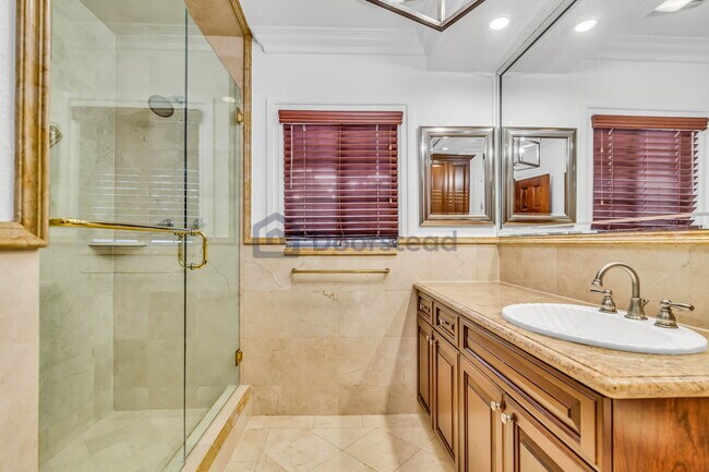 Building Photo - 603 S Mansfield Ave