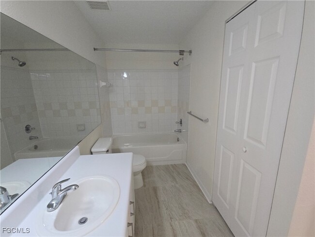 Building Photo - 11500 Villa Grand