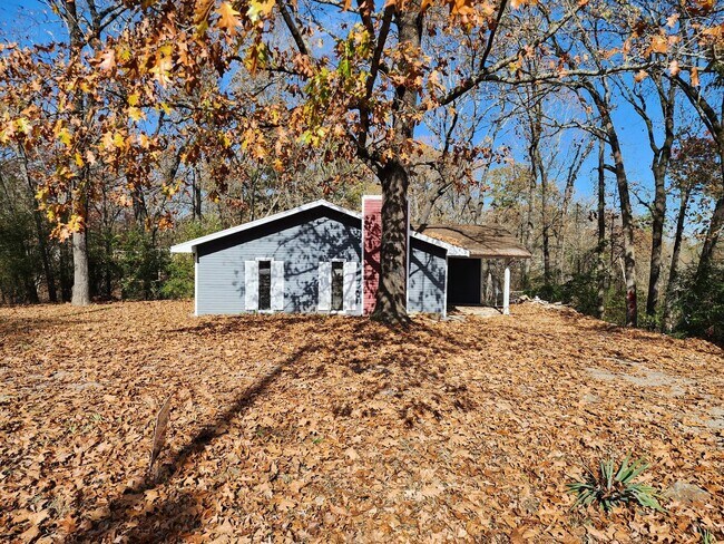 Building Photo - 8206 Dogwood Trail