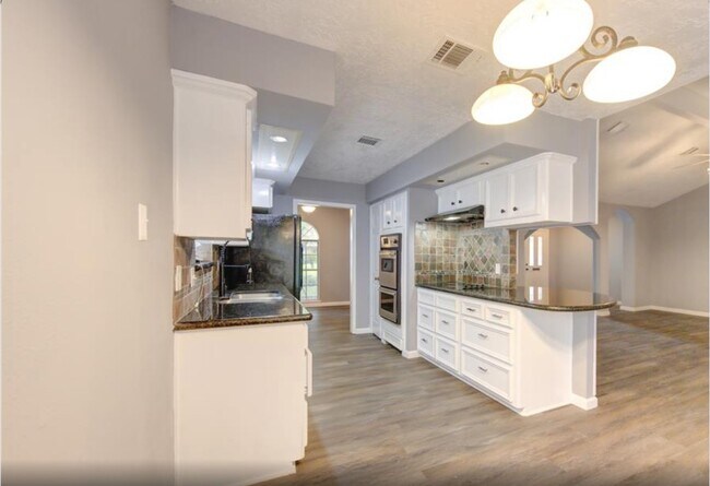 Building Photo - 10727 Sagewillow Ln