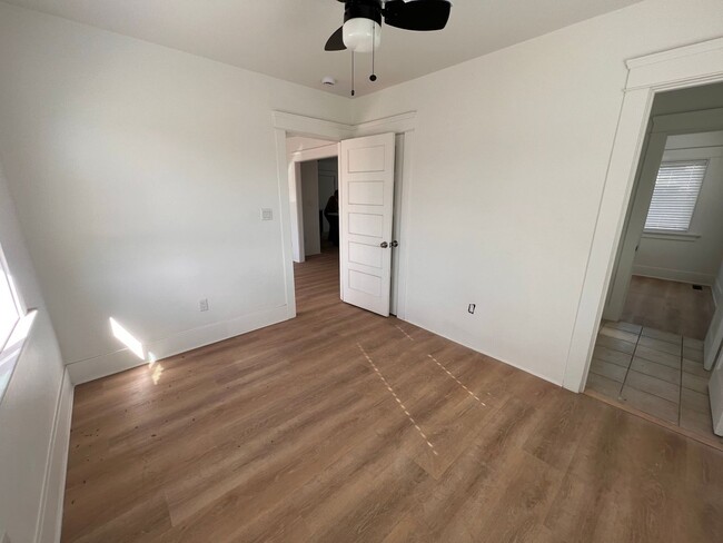 Building Photo - FULLY REMODELED 2BR/1BA home w/ parking an...