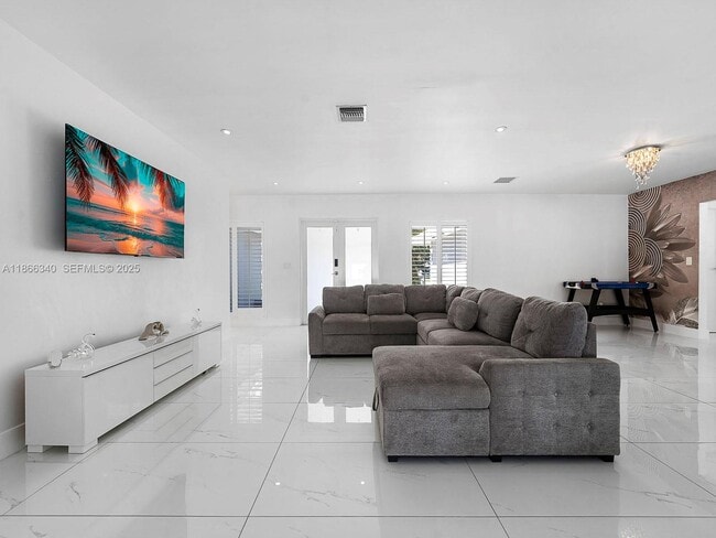 Building Photo - 6951 Miami Lakeway S