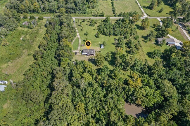 Building Photo - 806 Co Rd 2112