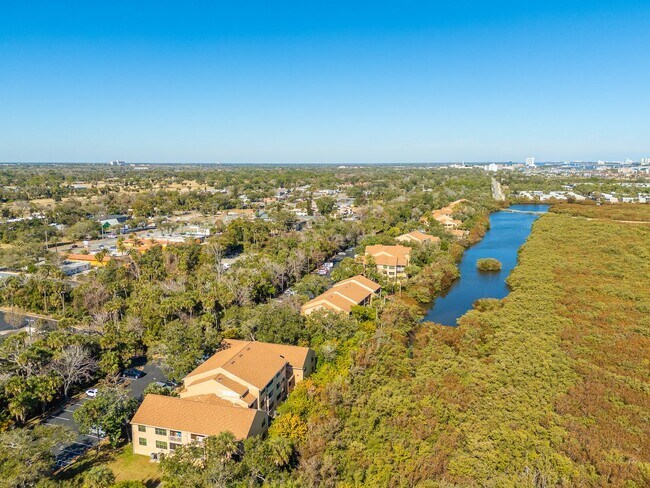 Building Photo - 2 Bedroom Nestled Away in the Heart of Daytona