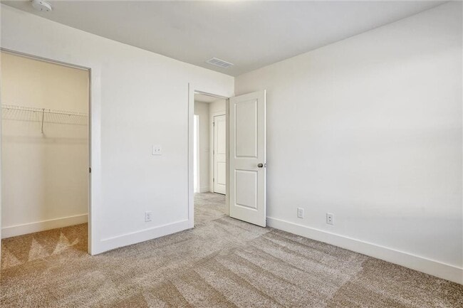 Building Photo - 2240 Mulsanne Dr