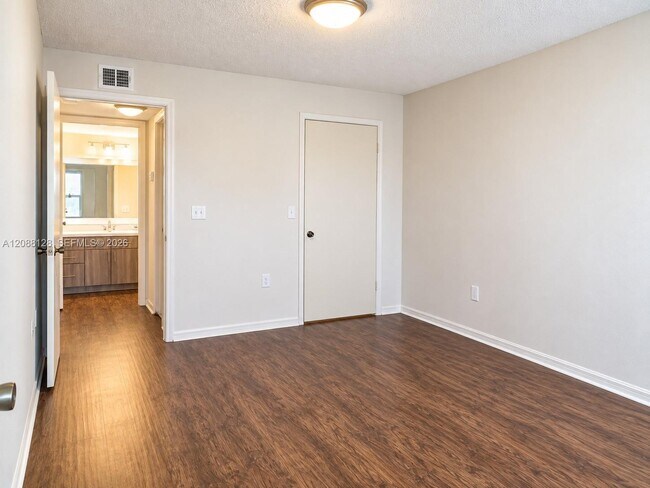 Building Photo - 12620 Vista Isles Dr
