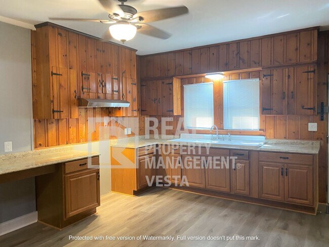 Building Photo - 1349 Hillyer Ave