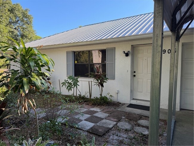 Building Photo - 905 Larkspur St