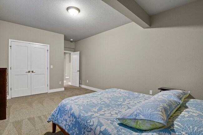 Building Photo - Single Family w/ Elegance