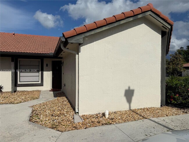 Building Photo - 15065 SW 49th Ln