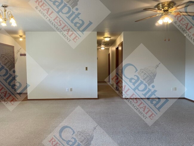 Building Photo - Country Beauty