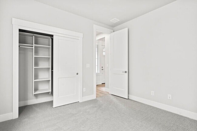Building Photo - 10692 W Bell Fountain Dr