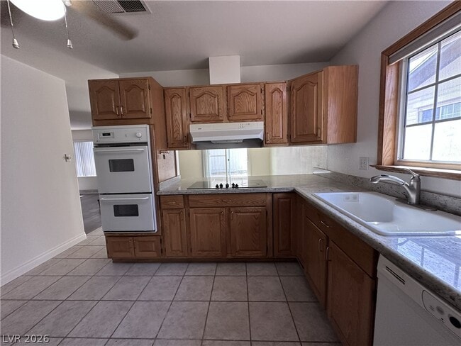 Building Photo - 7213 Roe Ct