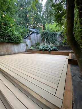 Building Photo - Maple Leaf 2-story 3 bed/2.5 bath with deck and garage available now for $3700!!