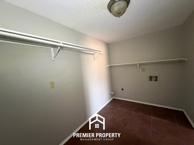 Building Photo - 7057 Catalpa Hill Cove