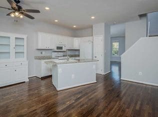 Building Photo - 1215 Heritage Commons Ct