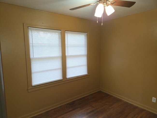 Building Photo - 2 N Richard Dr