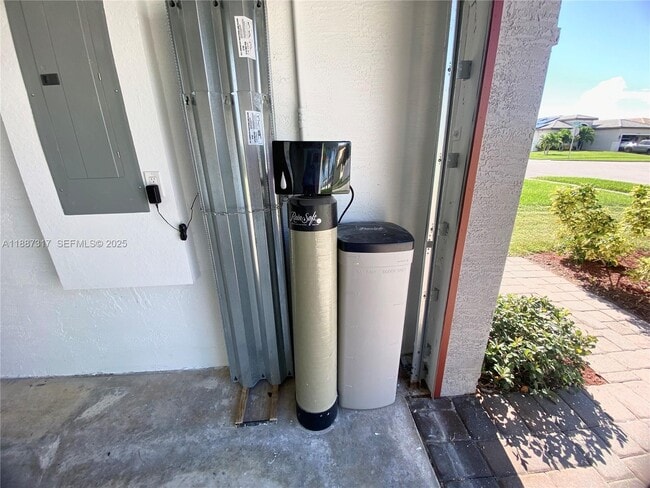 Building Photo - 7879 NW Greenbank Cir