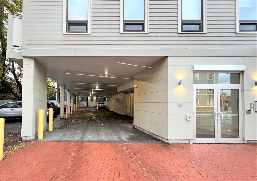 Building Photo - 168 Hampshire St