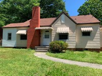 Building Photo - Spacious Three Bedroom Home in Enderly Park!
