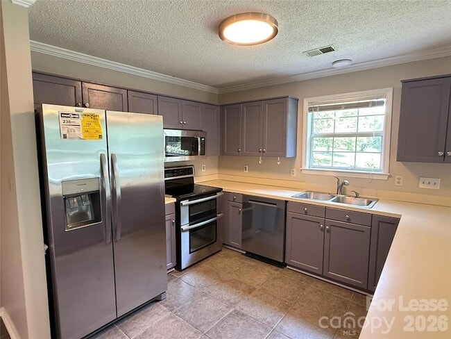 Building Photo - 4370 Fellows Ln