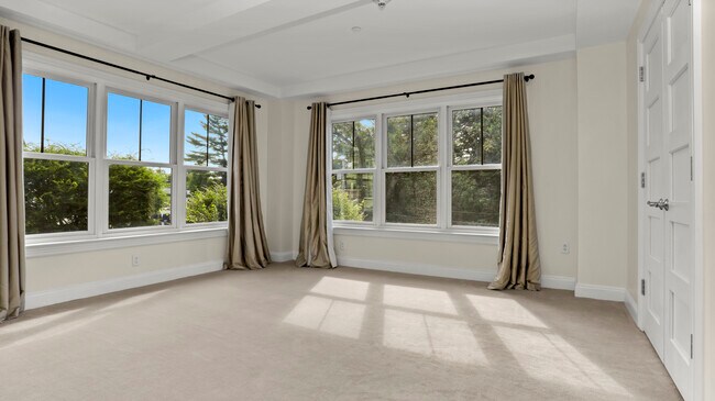 Building Photo - 225 Stanley Ave