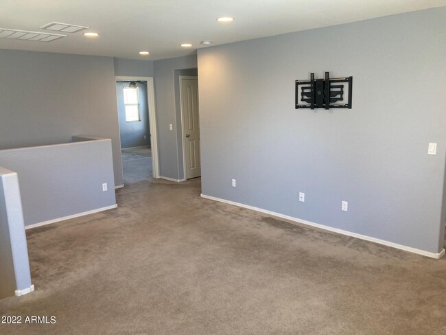 Building Photo - 843 S Swallow Ln