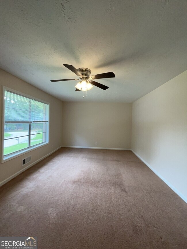 Building Photo - 1430 High Meadow Dr