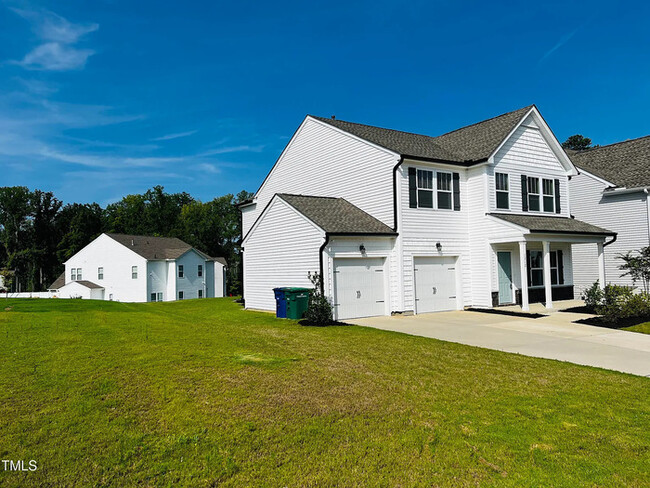 Building Photo - Like-New Home Near Downtown Fuquay with Mo...