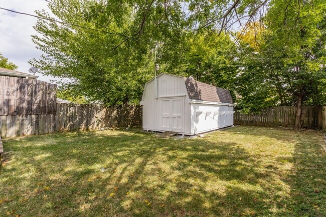 Building Photo - AVOID SCAMMERS!! WE DO NOT POST ON CRAIGSLIST!! Charming 2 Bedroom, 1 Bath brick home a block fro...