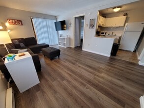 Building Photo - Village at Winni