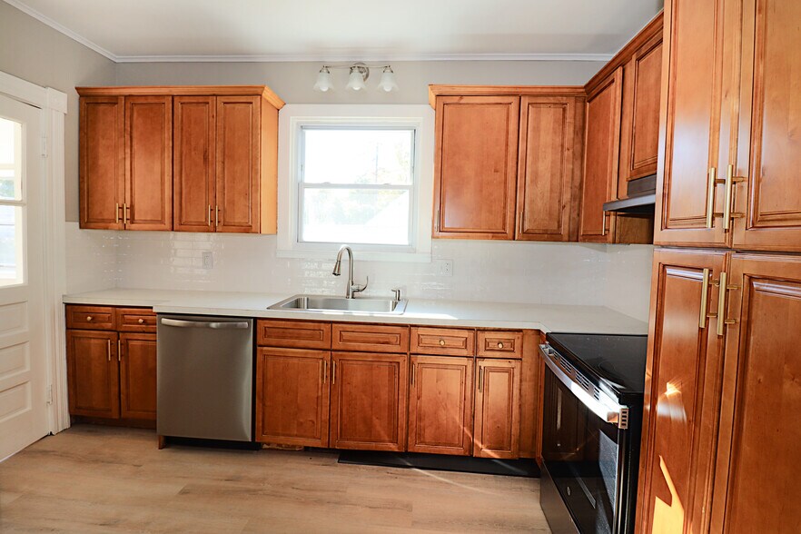 Building Photo - 154 Hawthorne Ave