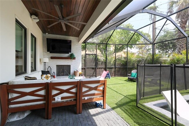 Building Photo - 2402 W Parkland Blvd