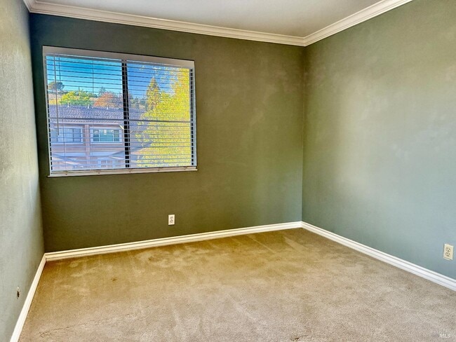 Building Photo - 1121 Grove Cir