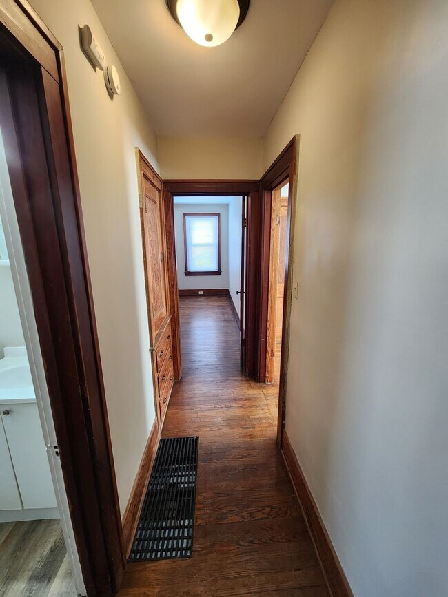 Building Photo - Great House in Rock Island  2 Bedroom