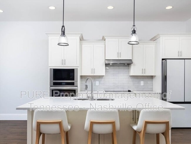 Building Photo - 631 Silva Ln