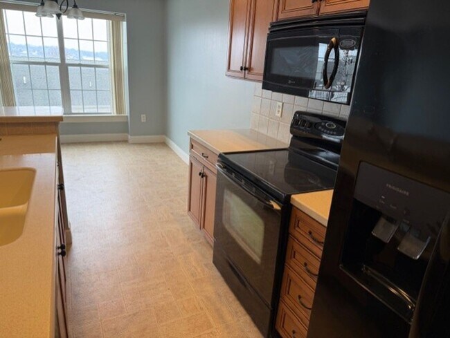 Building Photo - $2,100 townhome for rent Swatara township 3 bed 2.5 baths
