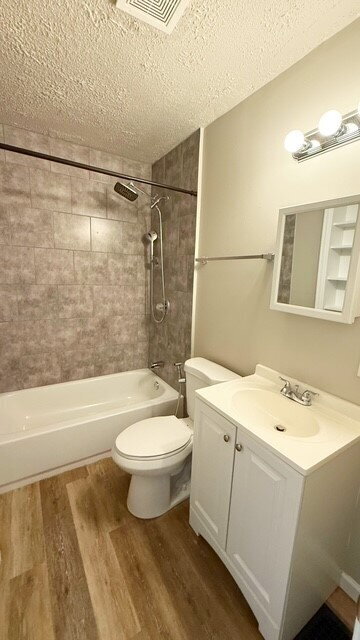 Building Photo - EAST SIDE UPDATED 3 BEDROOM 2 BATH HOME AVAILABLE NOW!