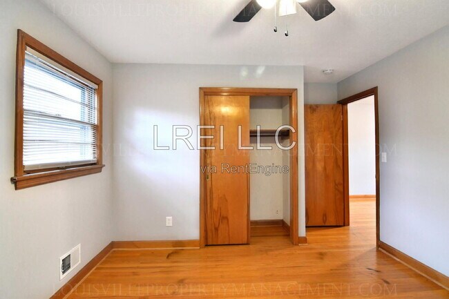 Building Photo - 818 Iroquois Ave