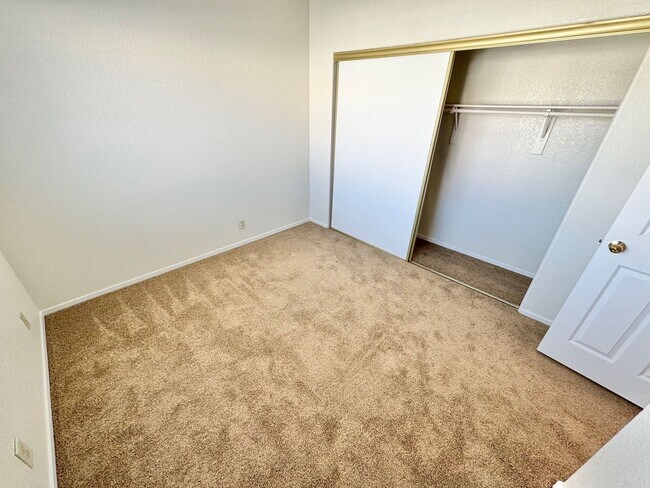 Building Photo - BRIGHT 2-BED CONDO LOCATED CENTRAL LAS VEGAS CONDO