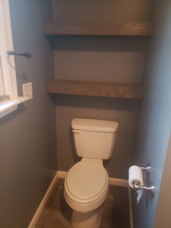 Building Photo - Rustic 1 Bedroom Single Family Home in Elizabethtown!