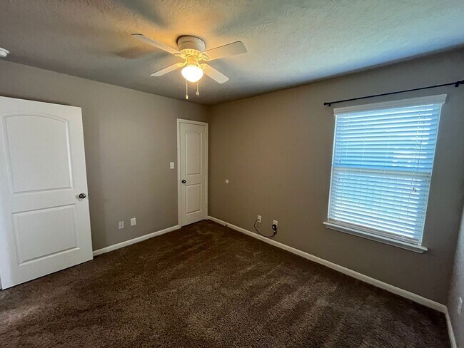 Building Photo - Beautiful 3 bed/2 bath home in great location
