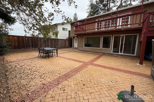Building Photo - Nature-Surrounded 3BR/3BA Two-Story Home w/ Deck & Views — San Carlos