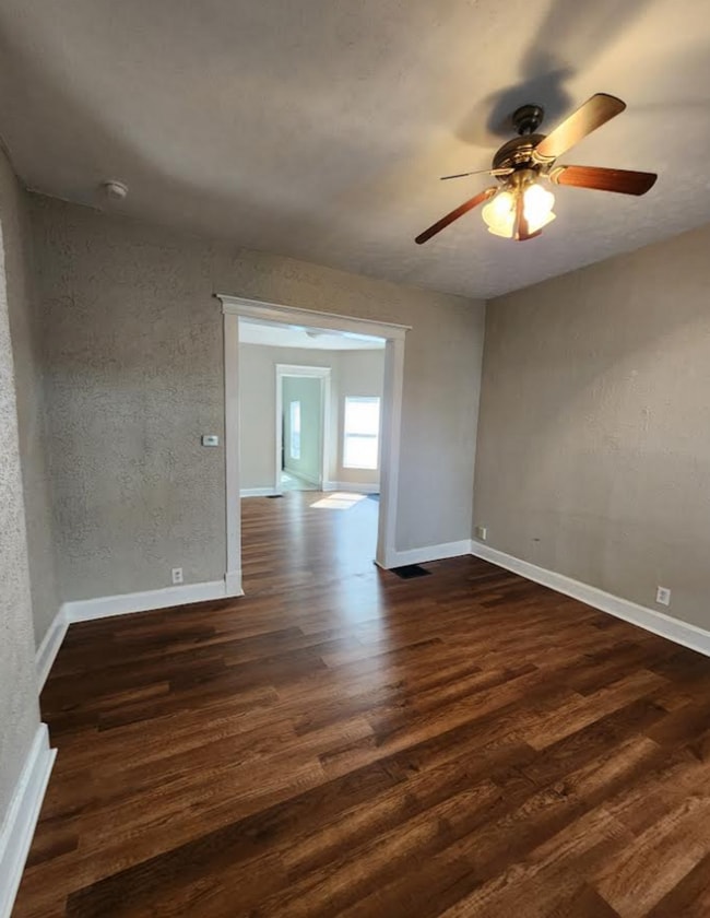 Building Photo - Westside Spacious Three Bedroom Two Story ...