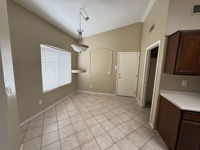 Building Photo - Lakefront with Home Office